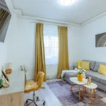 Rise & Shine Apartment *